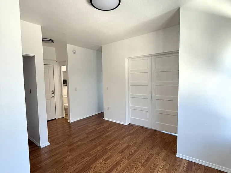 1109 SE Division St #1 — Photo 2