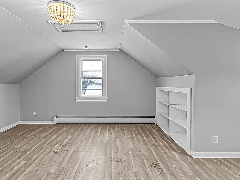 11 Winmar Cres — Photo 33
