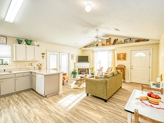 3rd image of 3251 Skyview Dr