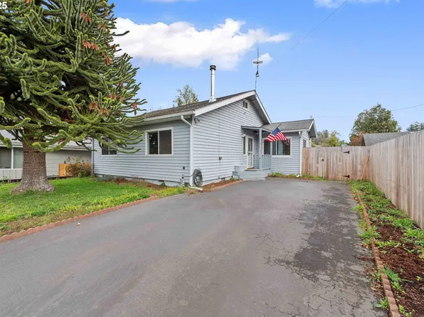 366 6th Ave, Coos Bay, OR 97420