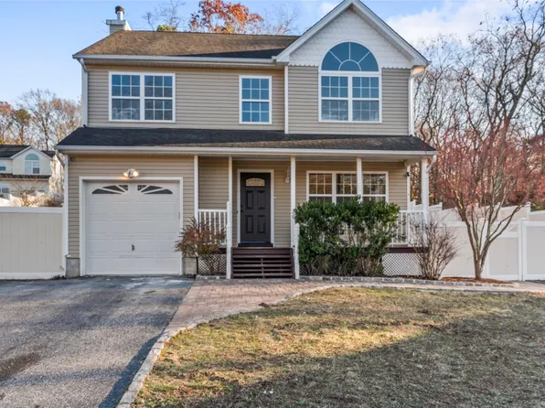 20 Mill Lane, Medford, NY 11763