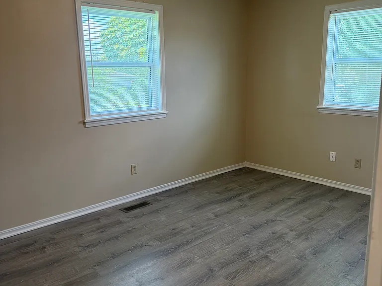 1204 W New Hope Rd — Photo 11