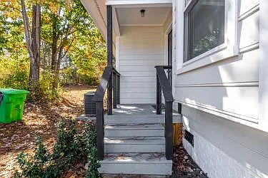 460 Dickens Dr — Photo 2