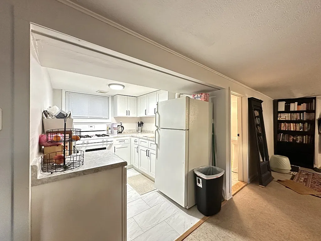 Awesome Studio, 1 Bath at Keystone + Hollywood (North Park) — Photo 4