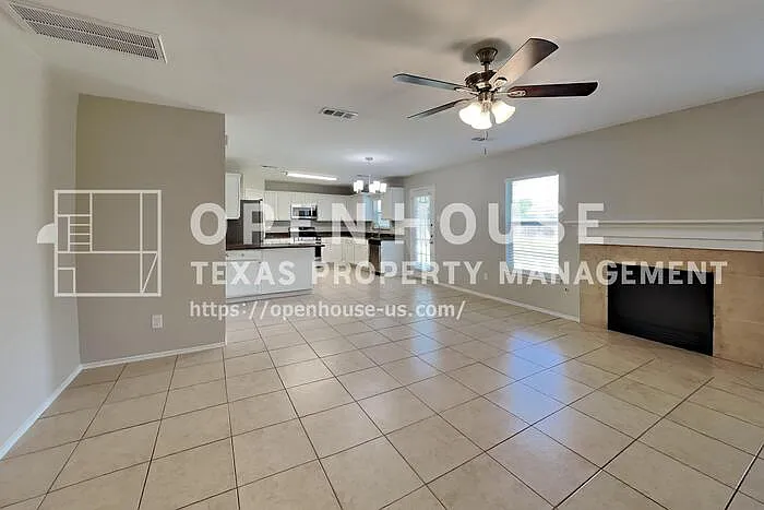 3 bed, 2.5 bath, 1921 sqft, $2,200 — Photo 4
