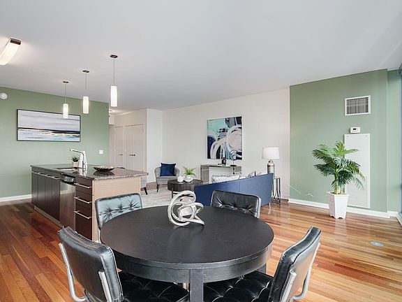 4th image of 2101 Market St Unit 2101