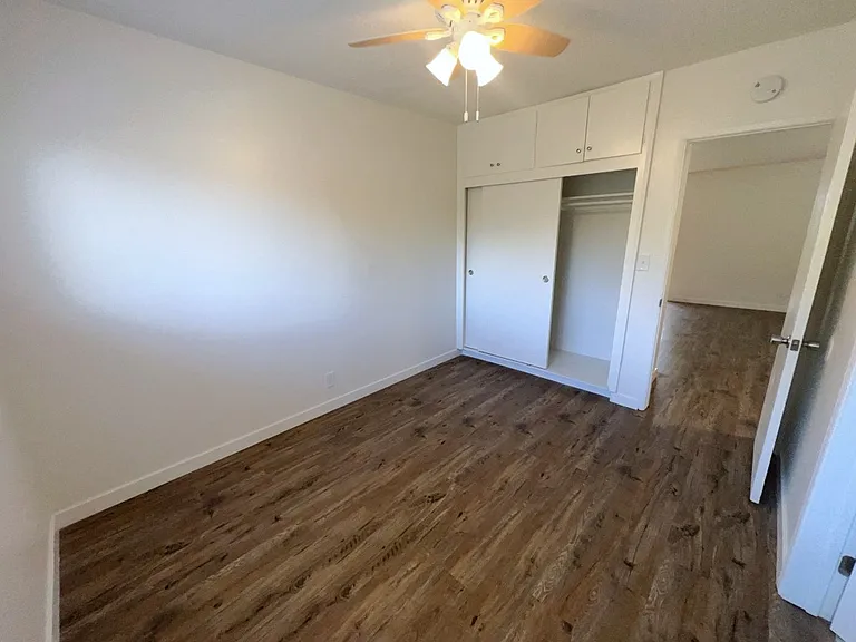 Santa Barbara Apartments — Photo 11