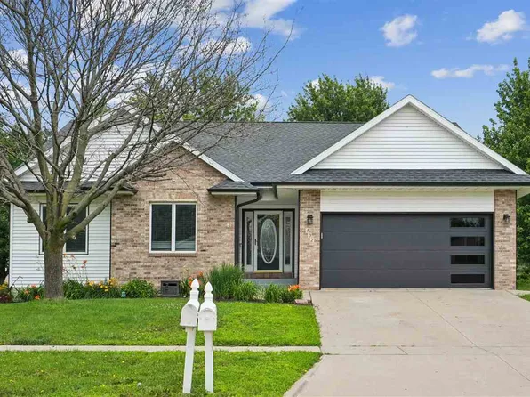 402 Windsor Dr, Solon, IA 52333