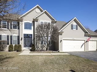 211 Summerdale Ln, Algonquin, IL 60102