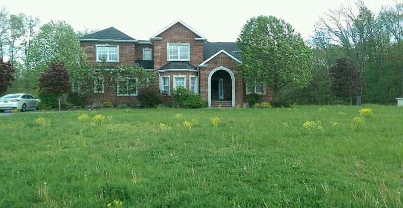 1st image of 32 Bristol Dr