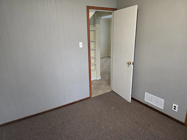 2090 Vermont Ave — Photo 12