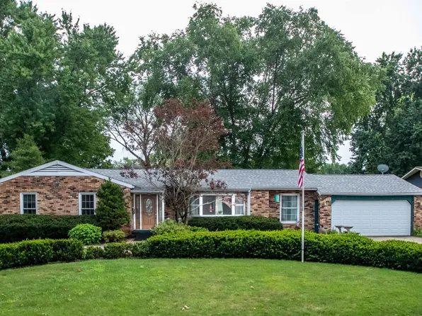 39 Country Club Dr, Danville, IL 61832