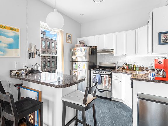 5th image of 258 Halsey St #3
