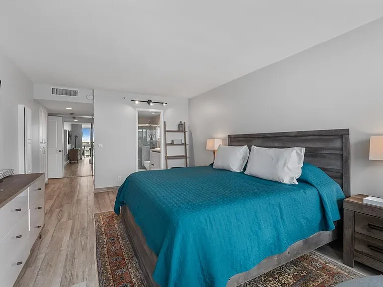 1810 Avenida Del Mundo #1606 — Photo 29