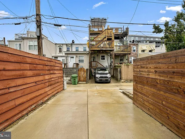 413 S East Ave — Photo 23