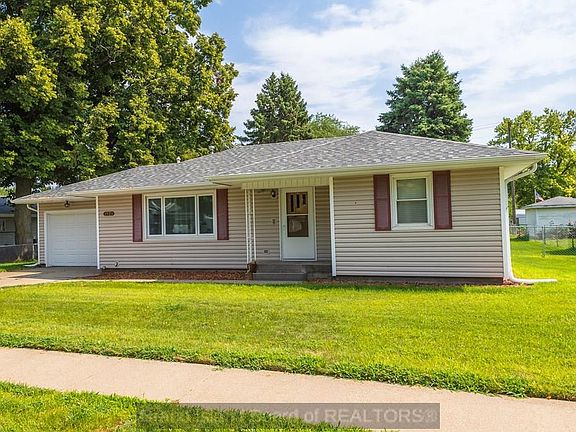 3rd image of 1924 25th St