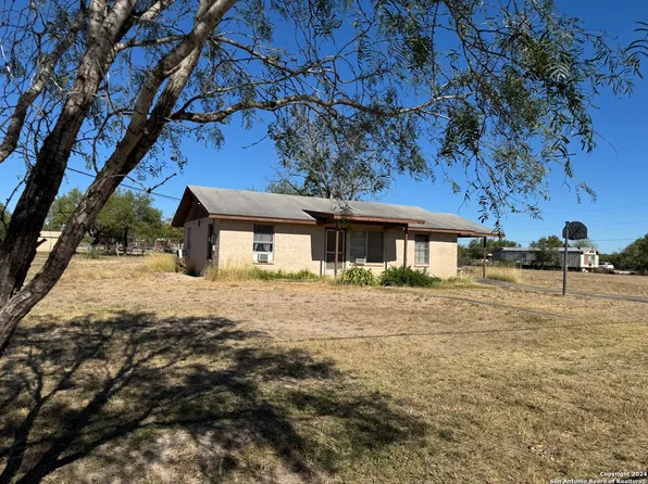 1144 WESTWARD TRL, Uvalde, TX 78801
