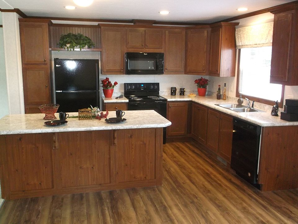 2nd image of 903 Birch Dr
