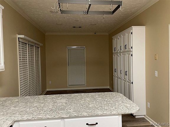 5th image of 161 Lake Forest Dr