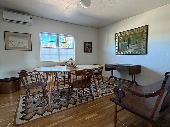 4th image of 406 Apodaca Hill St