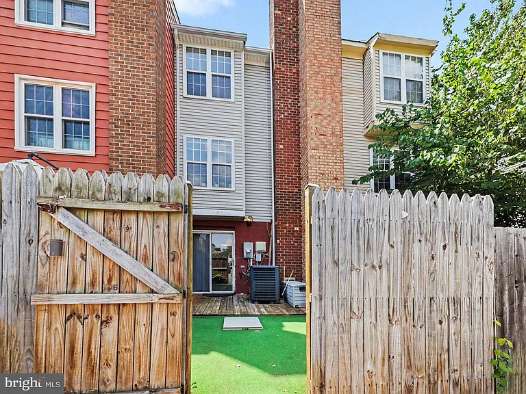 13849 Constitution Ct — Photo 20