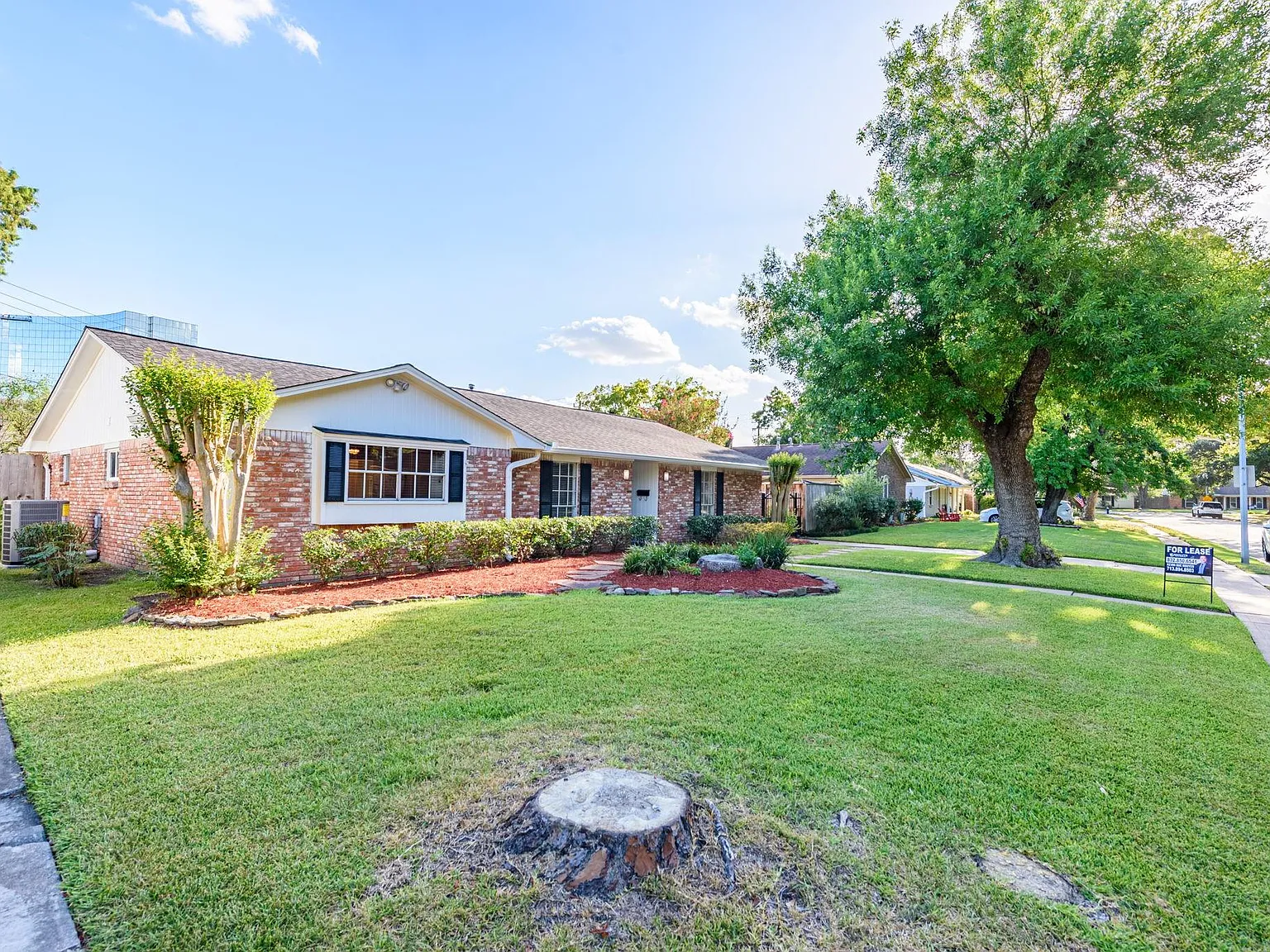 4 bed, 2.0 bath, 1837 sqft, $2,800 — Photo 3