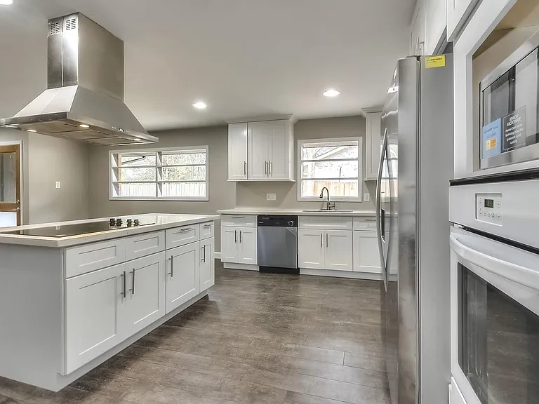 9006 Dunlap St — Photo 15