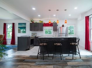 14 Navarre St, West Warwick, RI 02893