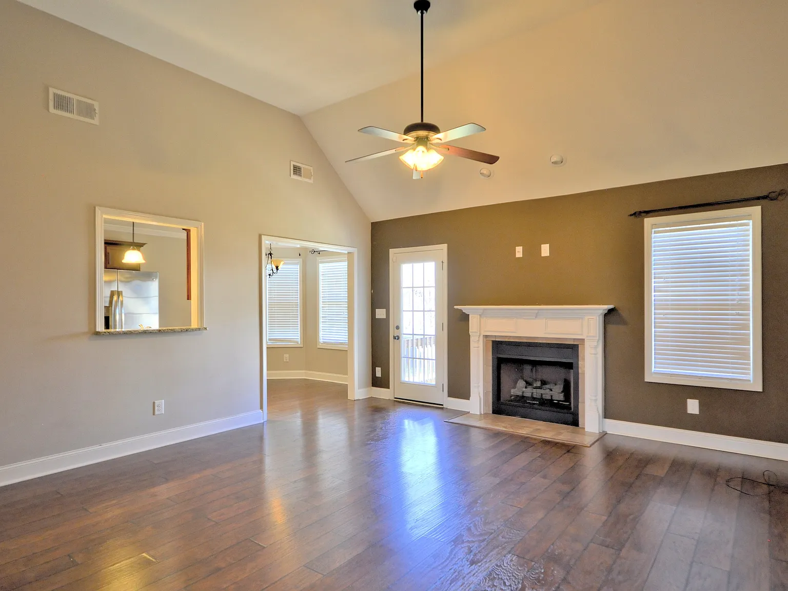 3 bed, 1930 sqft, $2,000 — Photo 4