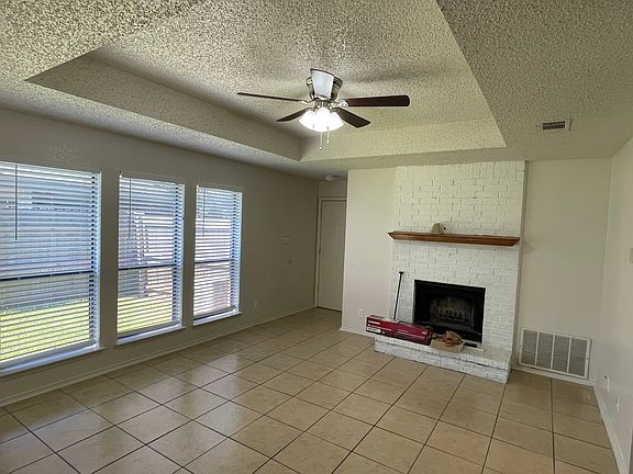 Living room 3