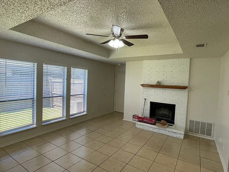 Living room 3