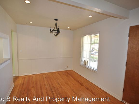 3rd image of 920 Alba Ct