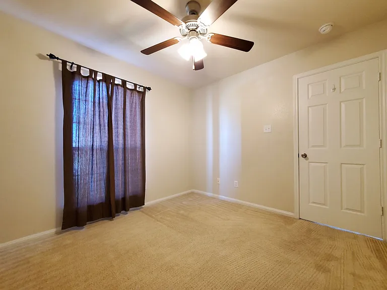 6304 Taree Loop — Photo 25