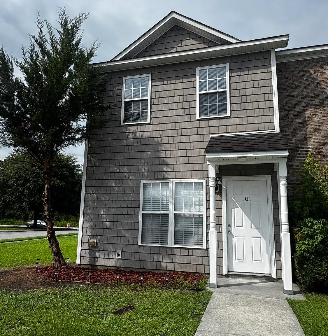 2 bed, 1.5 bath, $1,200 — Photo 1