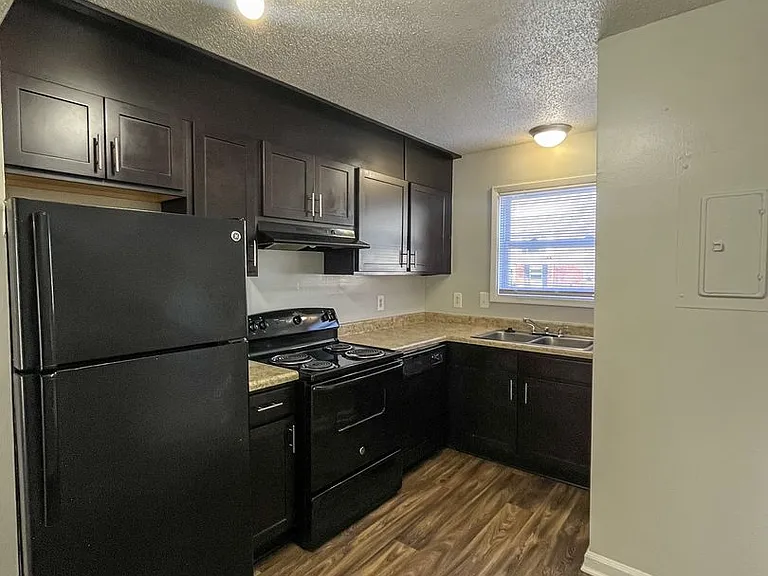 Brynn Marr Village — Photo 25