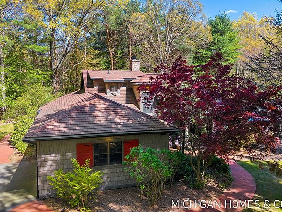 2nd image of 3255 Lake Trail Dr