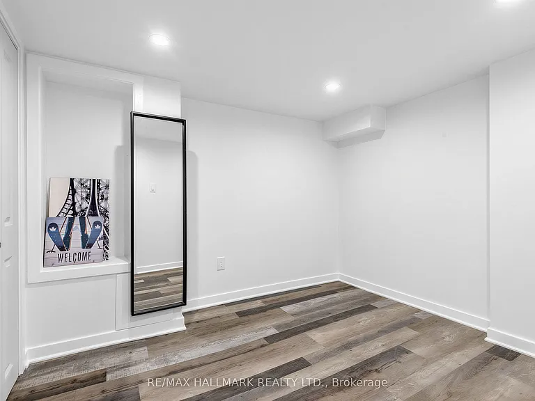 10 Hartley Ave #BASEMENT — Photo 15