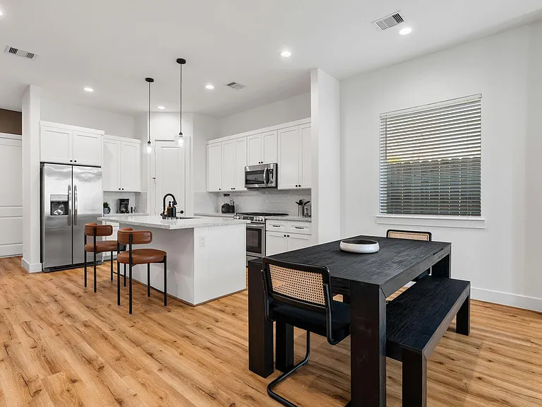 2708 Noble St — Photo 14