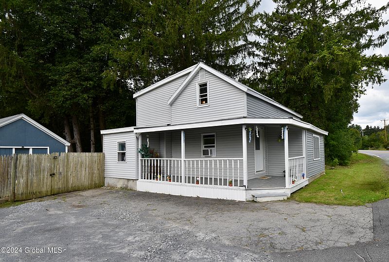 2nd image of 528 Malta Avenue