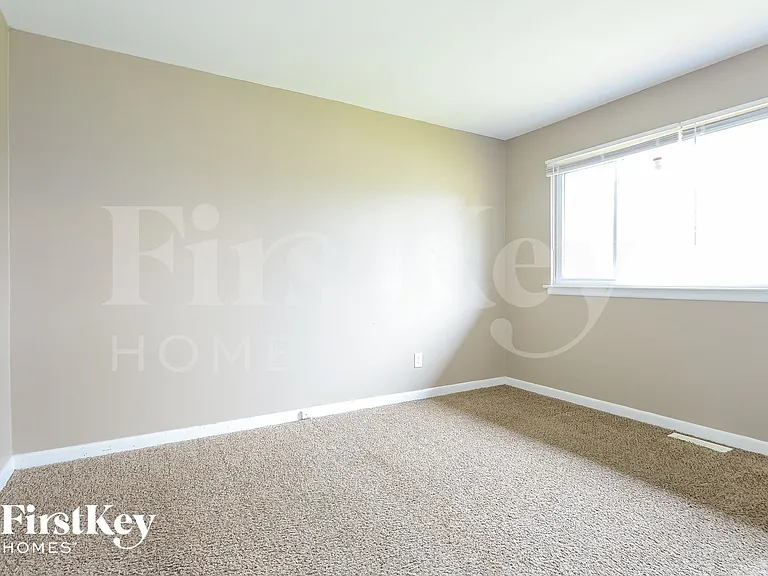 825 Manresa Ln — Photo 12