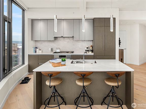 2nd image of 2510 6th Avenue #3802