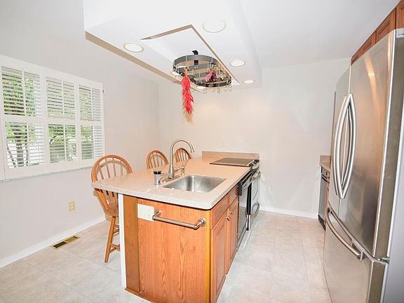 3rd image of 124 Twin Lakes Dr