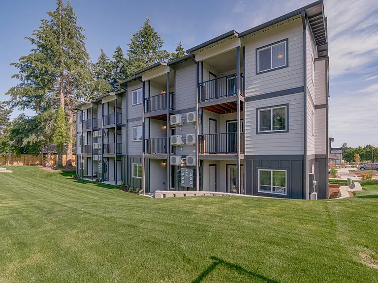 Riverbend Apartments — Photo 11