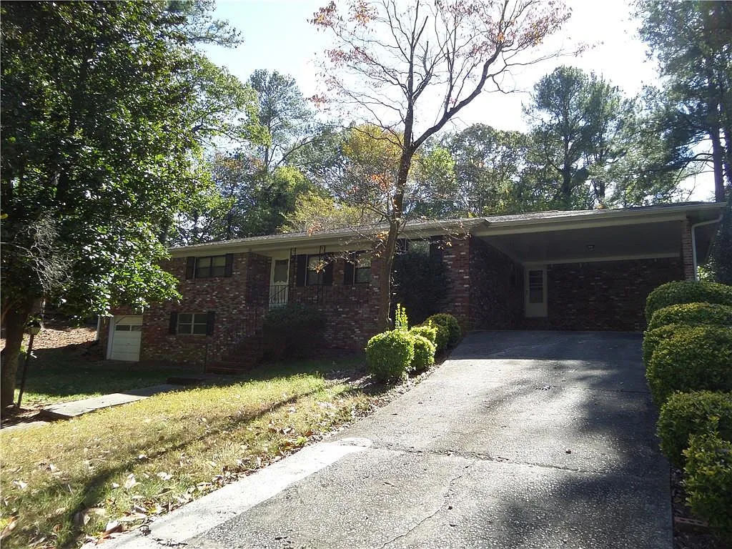 2588 Skylane Dr photo 1