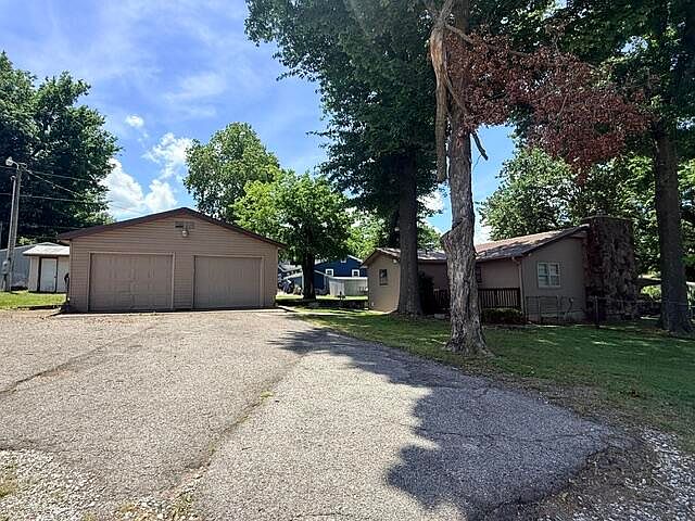 2nd image of 56641 Lee Rd