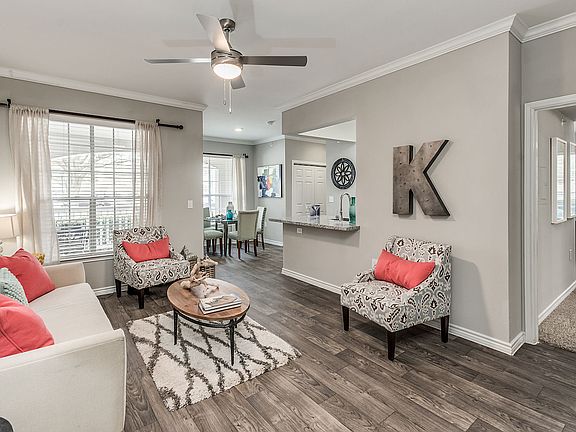 3rd image of 938 Kingwood Dr #512
