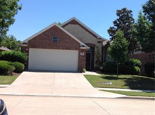 9020 Foxwood Dr, Fort Worth, TX 76244
