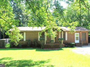 102 King Arthur Dr, Lagrange, GA 30241