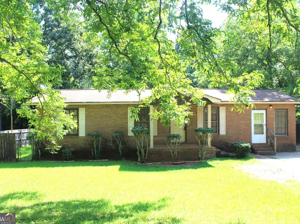 102 King Arthur Dr, Lagrange, GA 30241