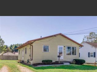 1270 Stratford St, Barberton, OH 44203